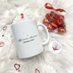 Caneca Namorados com Chocolates e Oferta de Magnético (300ml) - Image 2