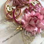 Topo de Bolo Elegante com Flores de Papel - Image 4