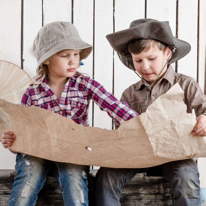 little boy girl watch map scaled