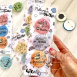 pack de crachás ou Ímans Palavras com Brilho pronto a oferecer
