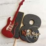 Topo de Bolo Idade com Nome e Guitarra